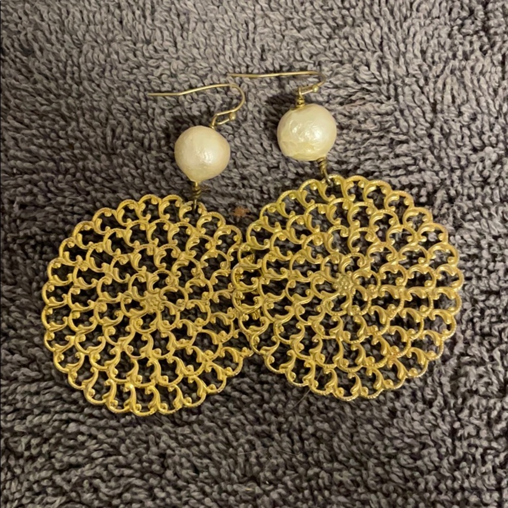 Pearl and gold earrings